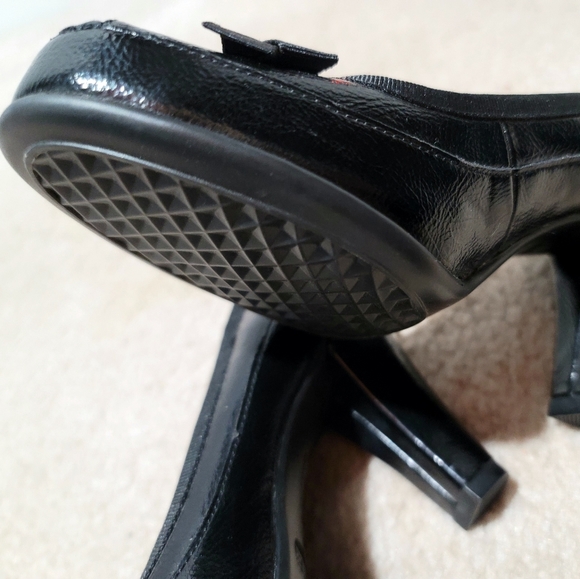 Aerosoles Benefit Peep Toe Front Heels in Black Patent 5 M - Picture 6 of 8